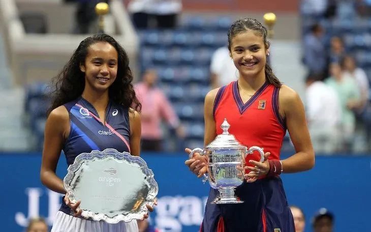 但她展现出 但她展现出